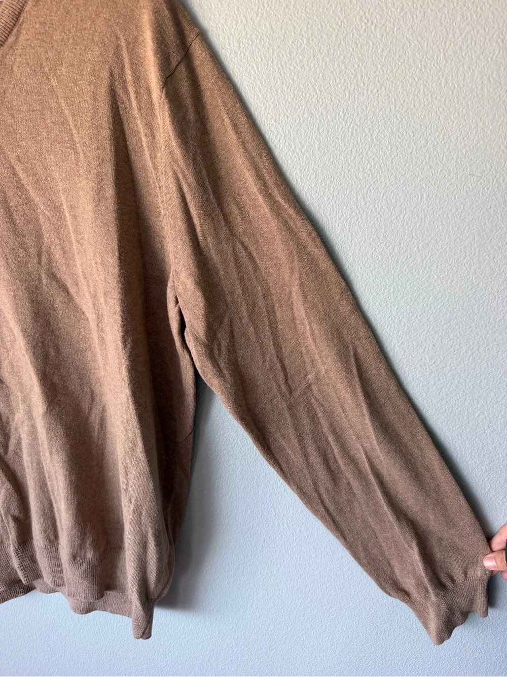 J Crew tan brown cotton cashmere v-neck long sleeve sweater Men’s sz L